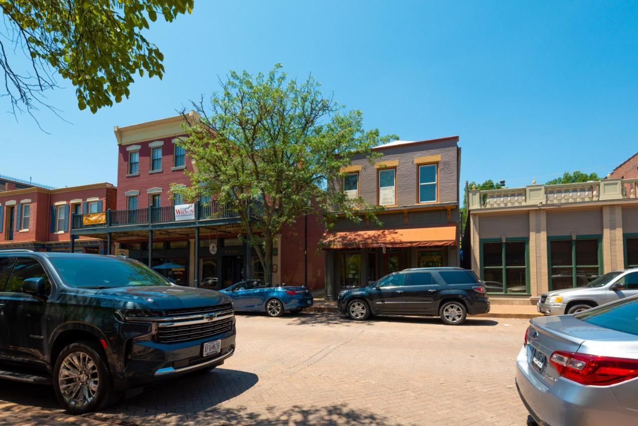 115 N Main Huge 2 Bedroom Unit On Main Street Saint Charles Exteriér fotografie